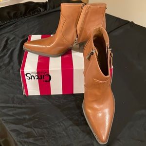 Condition
Circus by Sam Edelman
Category
Women
Boots
Circus by Sam Edelman Boots